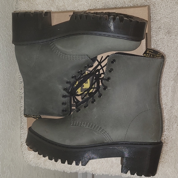 DR. MARTENS SHRIVER HI MOLDOVA BOOTS - Picture 10 of 16